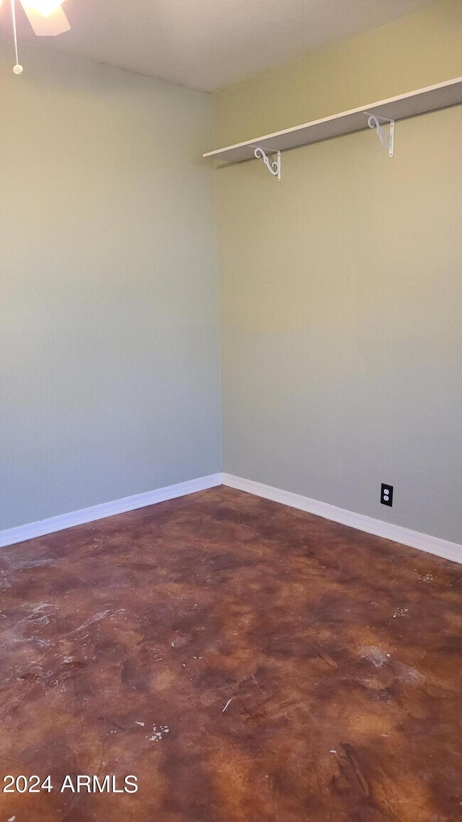 Building Photo - 14206 S 12th Pl