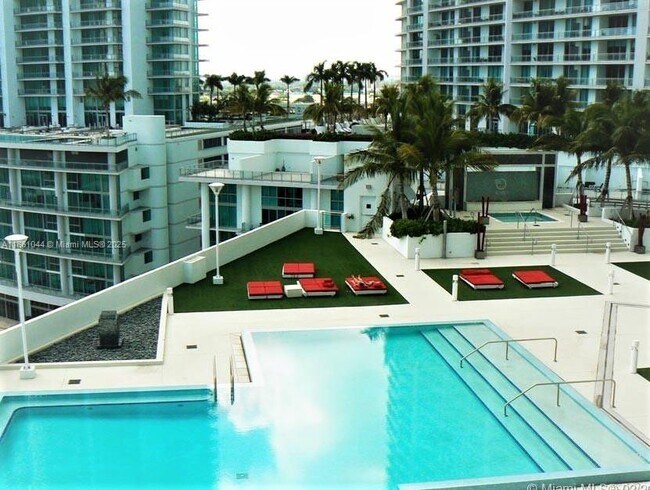 Building Photo - 350 S Miami Ave