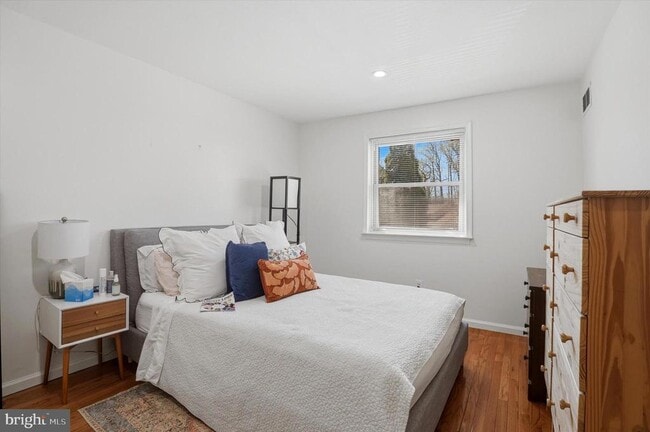 Building Photo - 102 Eaton Dr