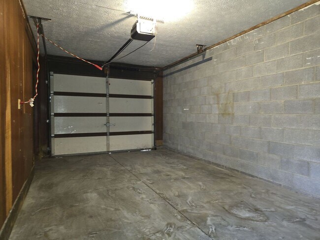 Building Photo - 3906 N Franklin St