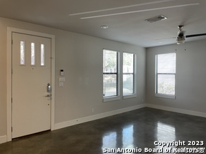 Building Photo - 204 Melrose Pl