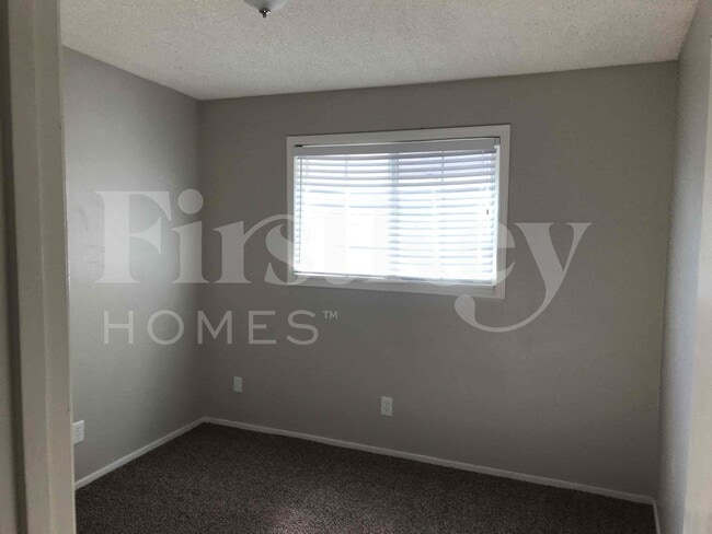 Building Photo - 1158 E Concorda Dr