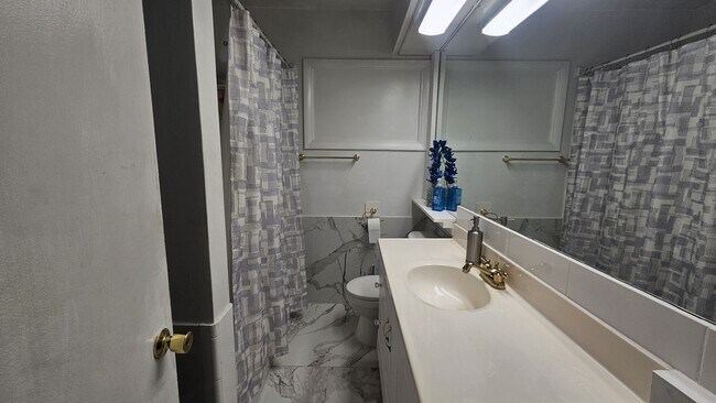 Building Photo - 2216 Dean Dr