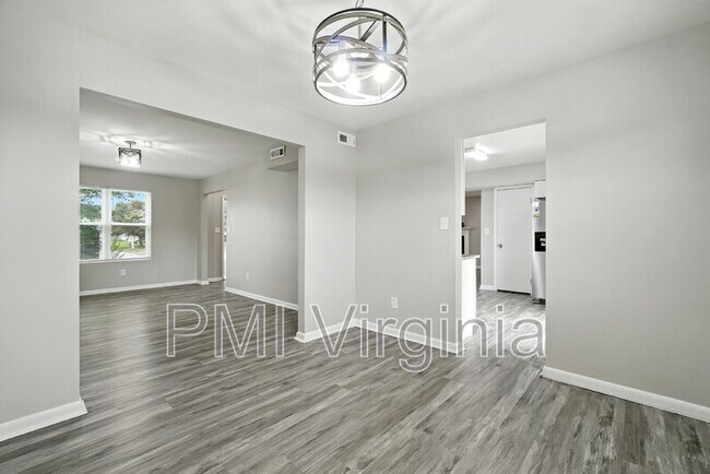 Building Photo - 5081 Holly Farms Dr