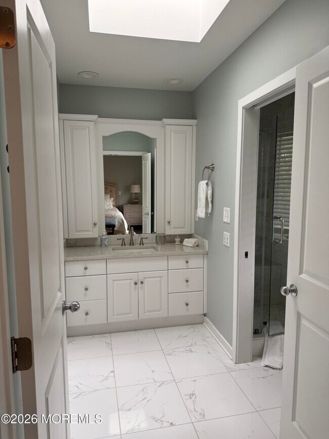 Building Photo - 165 Sunset Ln