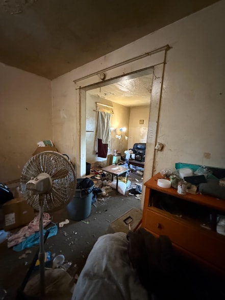 Building Photo - 1096 W Green St