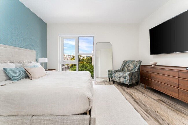 Building Photo - 455 NE 39th St