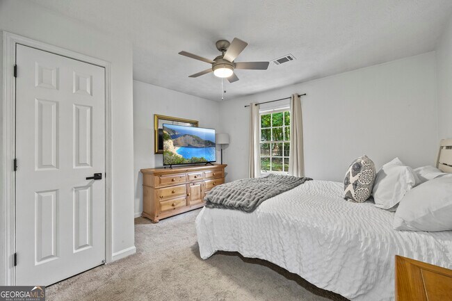 Building Photo - 527 University Cir