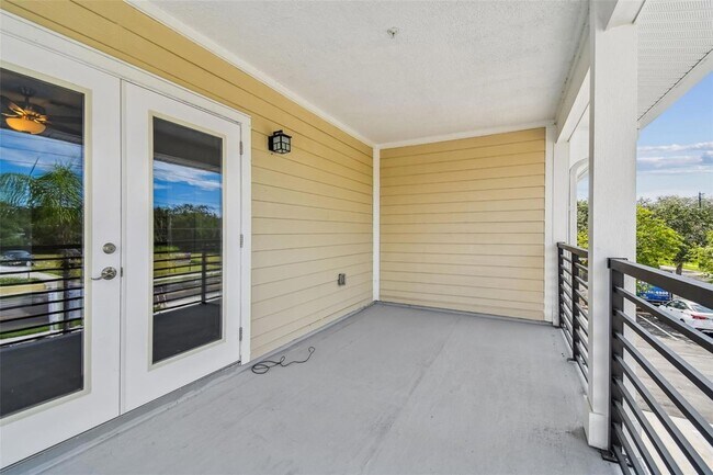 Building Photo - 650 E Tarpon Ave