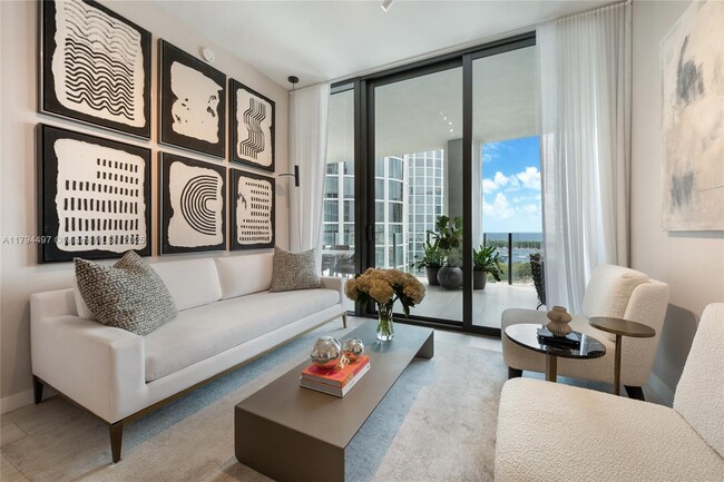 Building Photo - 2831 S Bayshore Dr