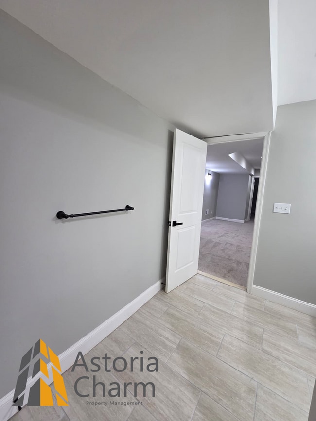 Building Photo - 4 Bedroom Rowhome with Loft Style Primary Suite and Finished Basement