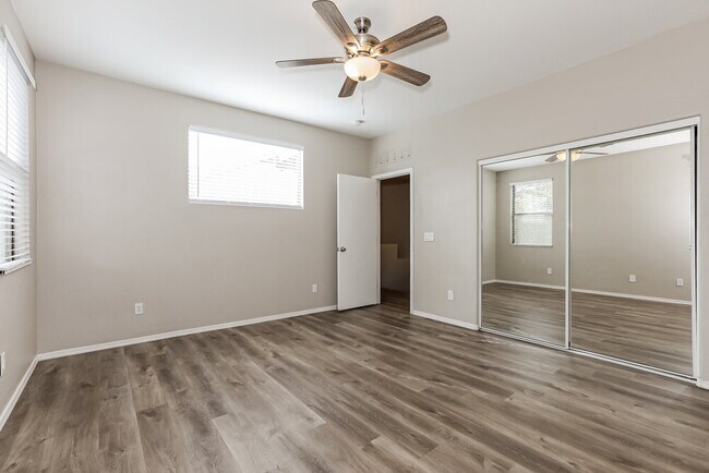 Building Photo - 1225 S Mansard