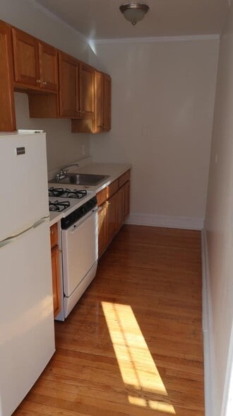 Building Photo - 1712 W Albion Ave