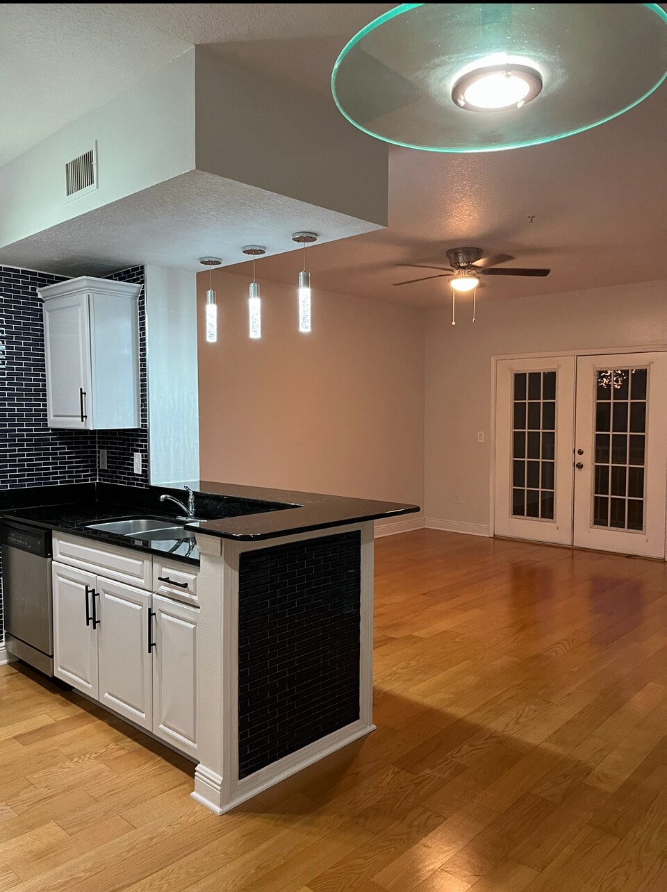 Building Photo - 14226 Fredricksburg Dr