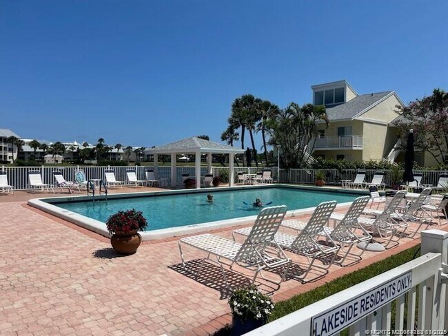 Building Photo - 5564 NE Gulfstream Way