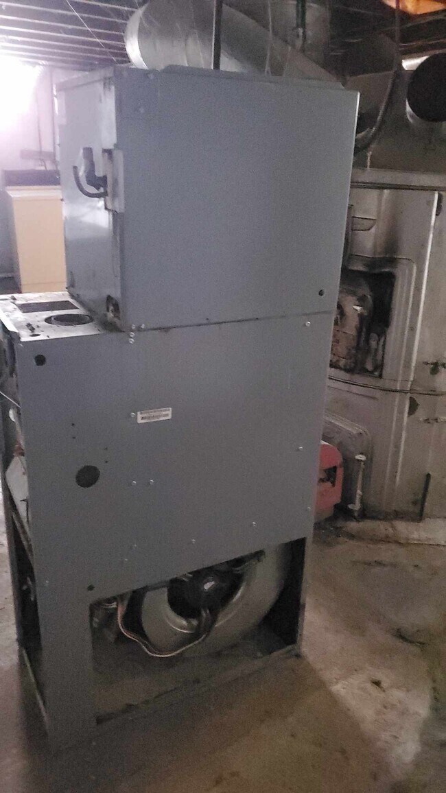 Building Photo - 1238 E Riverside Ave