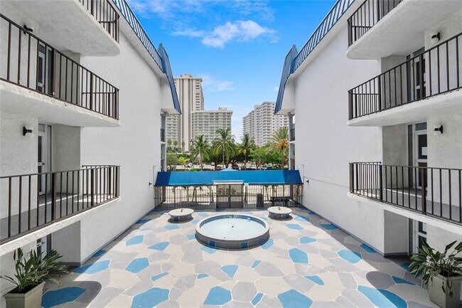 Building Photo - 3909 N Ocean Blvd