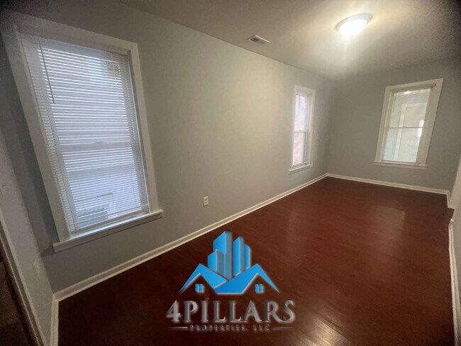 Building Photo - 5647 Sohl Ave