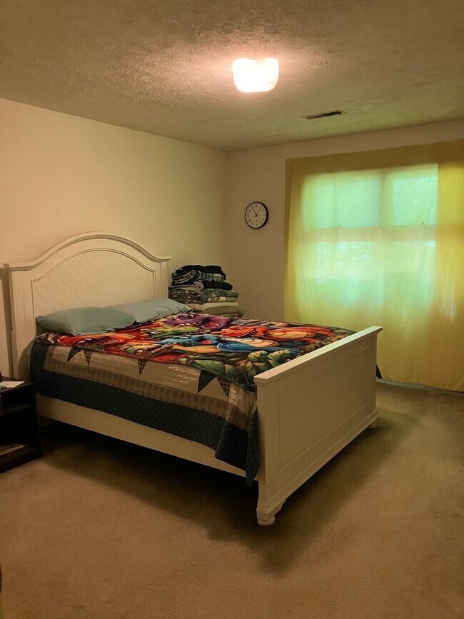 Building Photo - 4852 Rosewell Dr