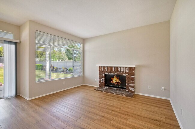 Building Photo - 4636 Doral Ct