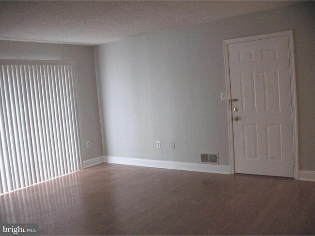 Building Photo - 14 Versailles Ct