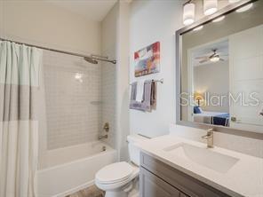 Building Photo - 714 16th Ave E