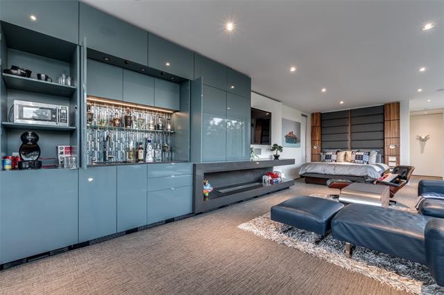 Building Photo - 2300 N Carroll Ave