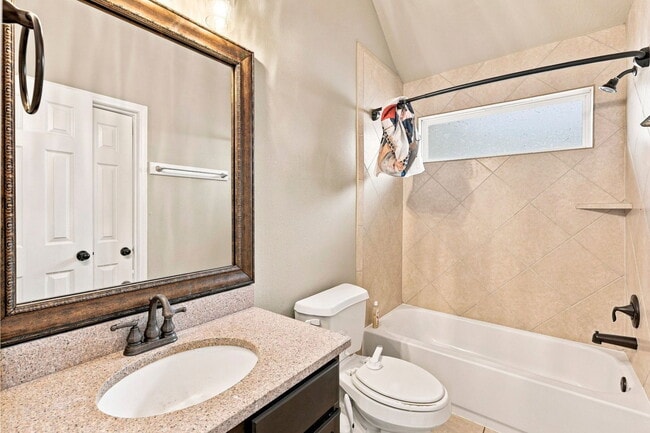 Building Photo - 17915 Creek Bluff Ln