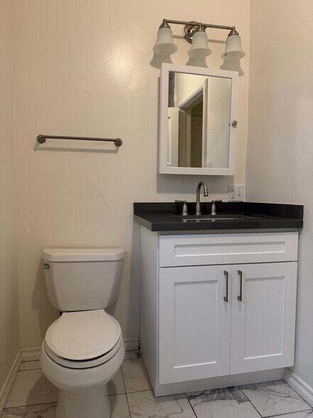 Building Photo - 143 N Maple St