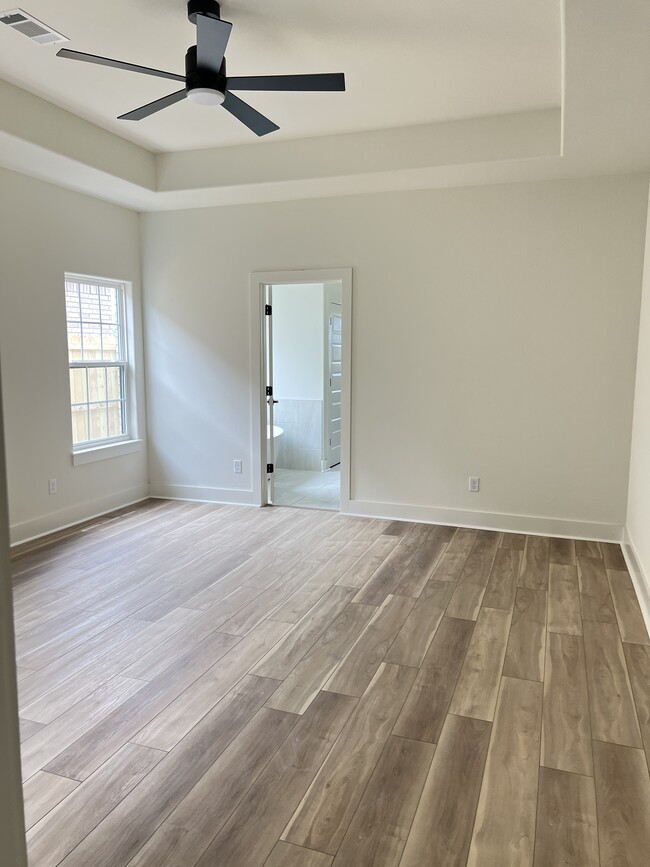 Building Photo - 381 S Benchmark Ln