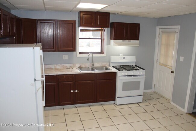 Building Photo - 323 Union St