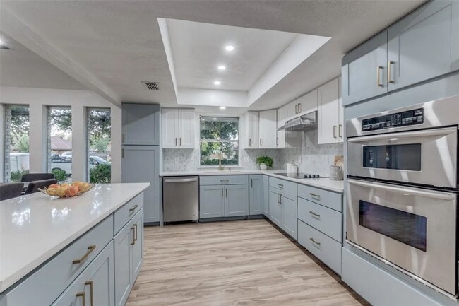 Building Photo - Spacious updated East Dallas home with open layout, flex suite, and easy access to White Rock Lake