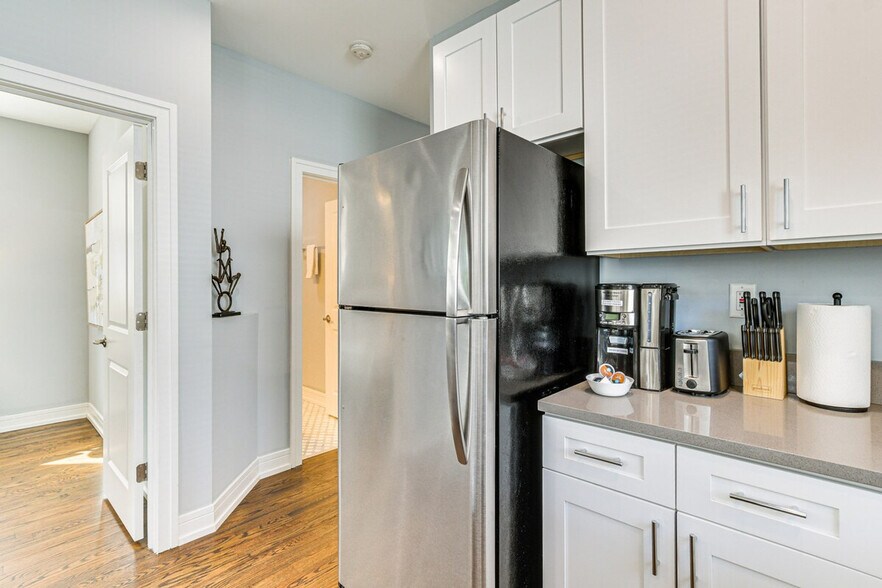 Building Photo - 2113 W Armitage Ave