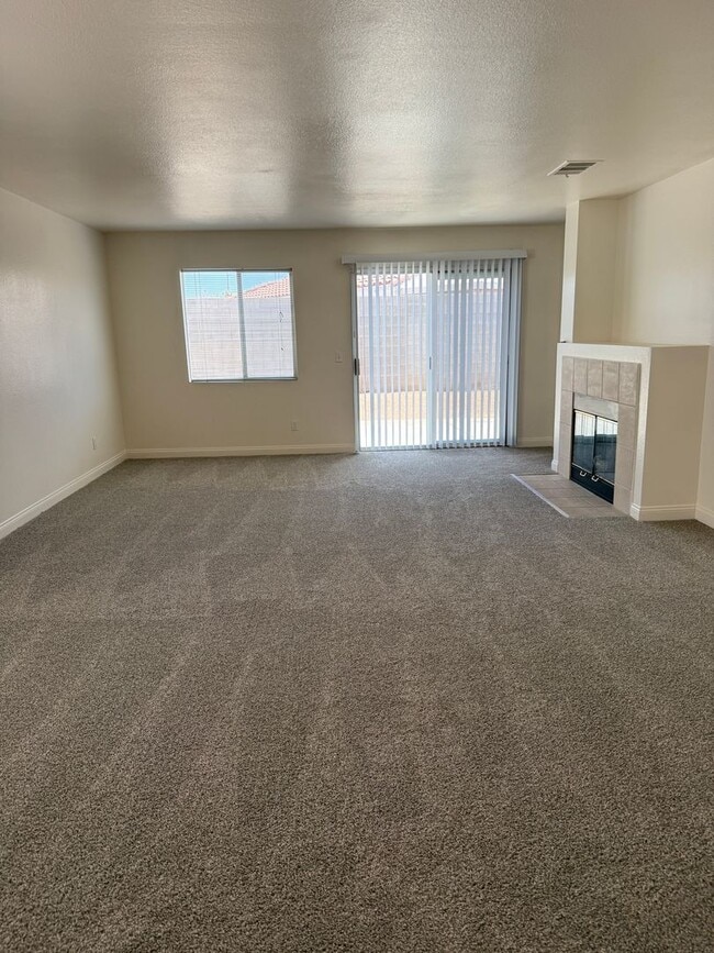 Building Photo - 876 Adobe Flat Dr