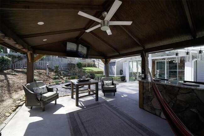 Building Photo - 4 bedroom house in Lawrenceville with cozy...