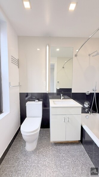 Building Photo - NO fee 3 bed 2 bath with Laundry in unit.
