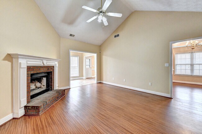 Building Photo - 40 Wisteria Blvd