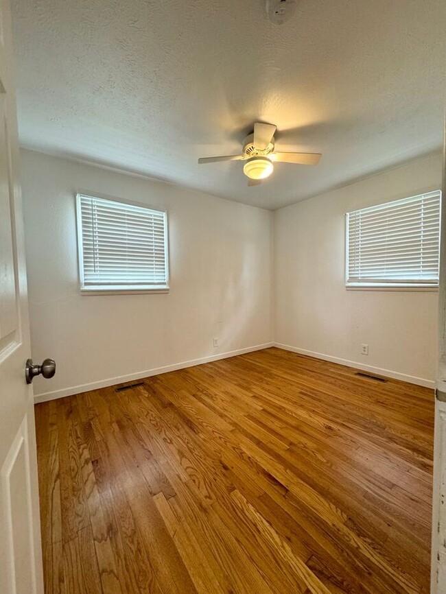 Building Photo - Charming Updated 3bd, 1bath Home In SW Lov...