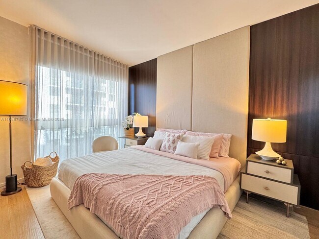 Building Photo - 1010 SW 2nd Ave