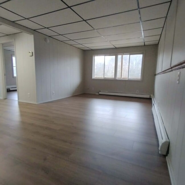 Building Photo - 3345 N Whitehall Rd