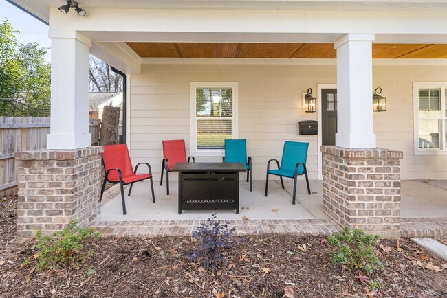 Building Photo - 806 Colorado Ave