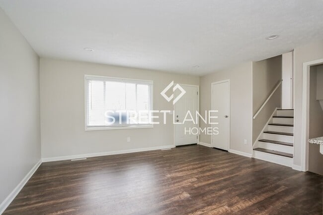 Building Photo - REDUCED!