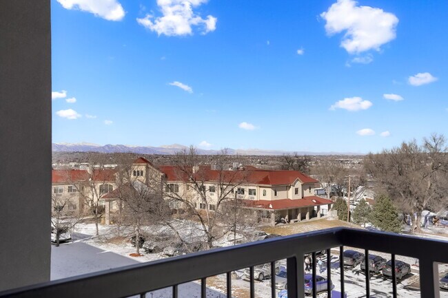 Building Photo - Luxe Condo Near Regis With Covered Parking Included