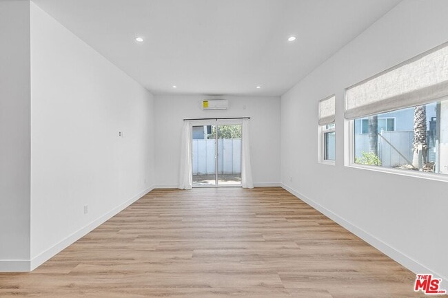 Building Photo - 1454 Yosemite Dr
