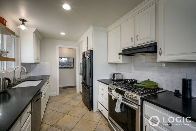 Building Photo - 3760 E Millstream Dr
