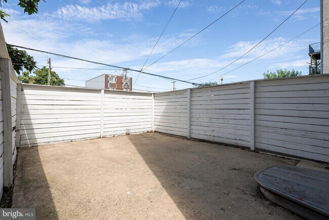 Building Photo - 1940 N Gratz St