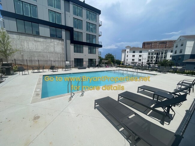 Building Photo - Nashville - Furnished 2-Bedroom Condo