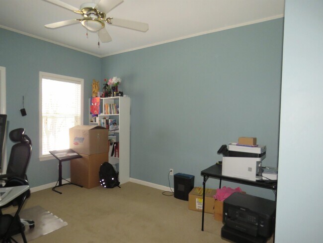 Building Photo - 8113 Glenmore Dr