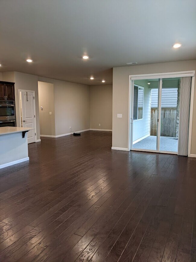 Building Photo - Northshore, Bothell, Millcreek 4 bedroom Home Special offer!