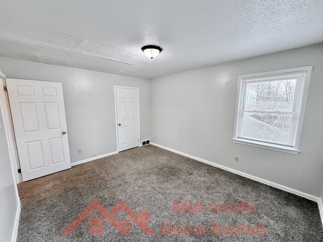 Building Photo - 1266 Hickory Ridge Dr